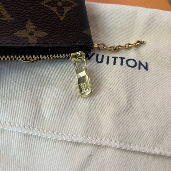 Louis Vuitton key pouch - Picture 3 of 13